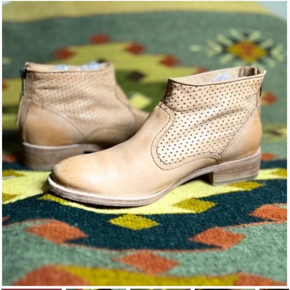 Johnston & Murphy ‘Vickie’ Bootie - Picture 2 of 8